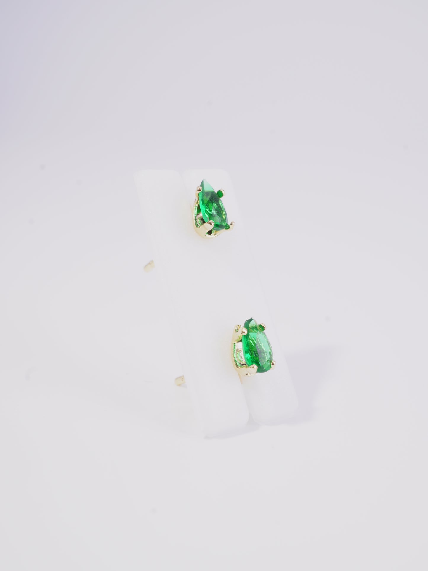 TOPO GOTA EN CIRCON VERDE