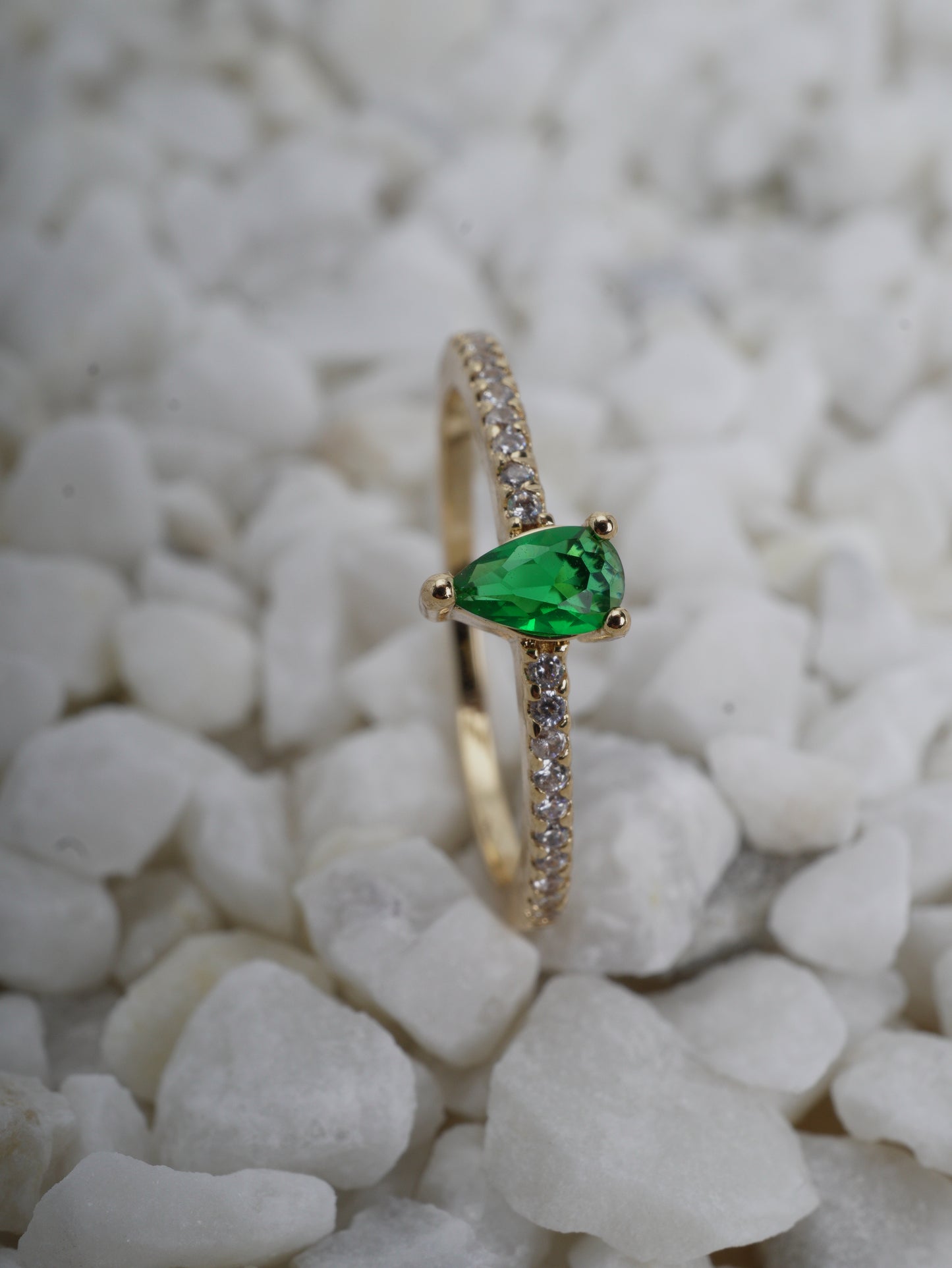 ANILLO TIPO COMPROMISO CIRCON GOTA VERDE