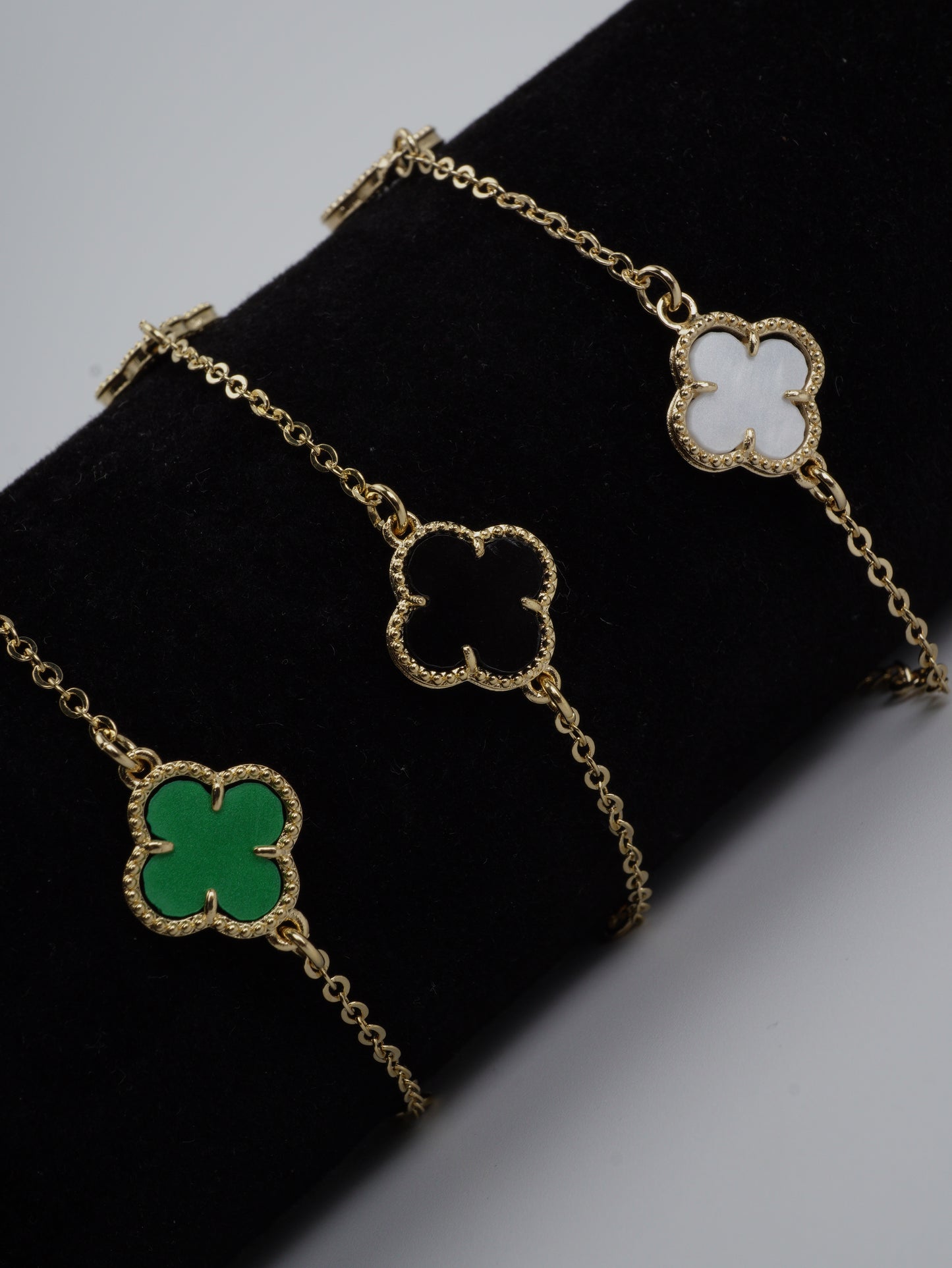 PULSERA VAN CLEEF NEGRA Y BLANCA