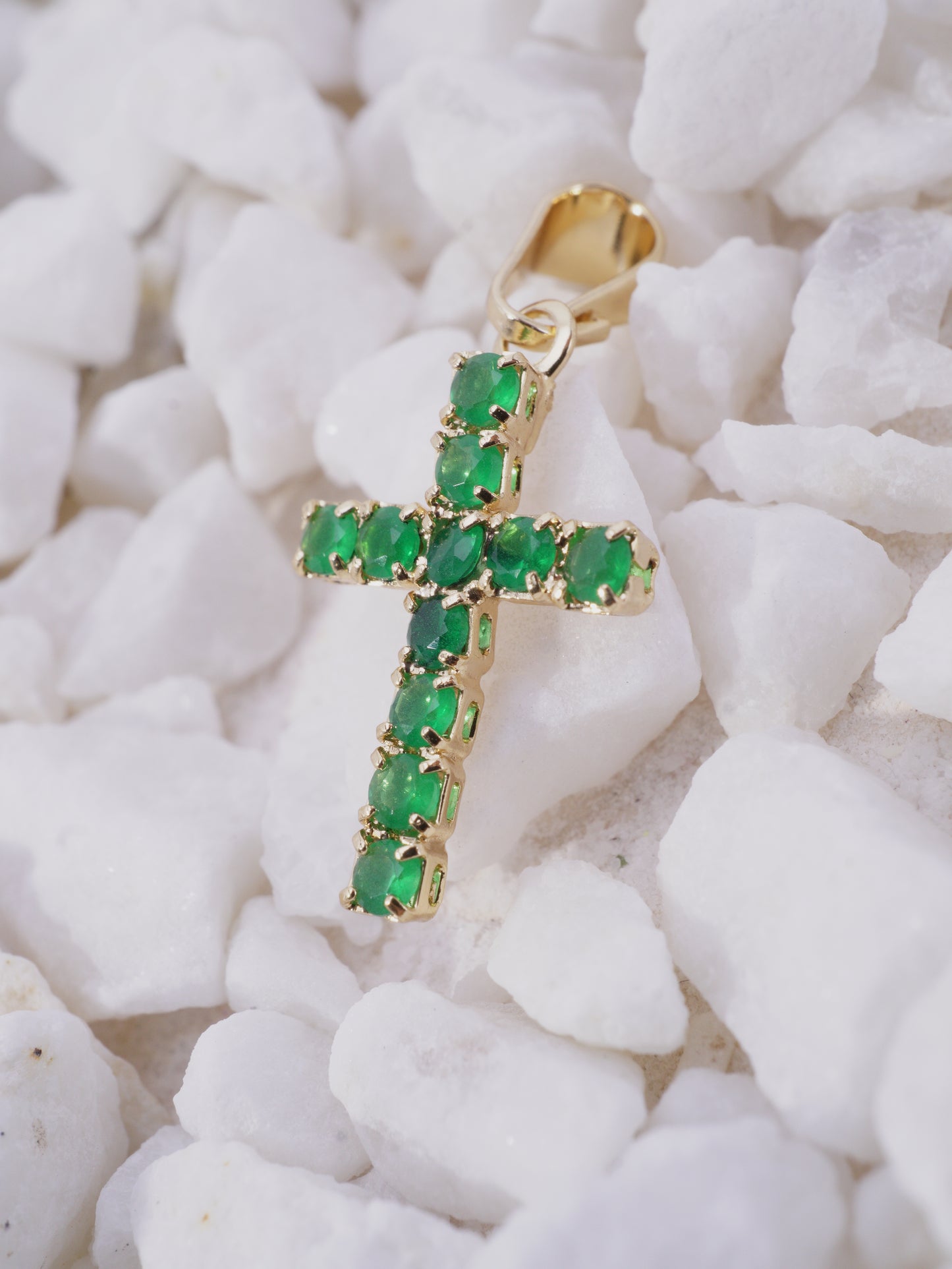 DIJE CIRCONES VERDES CRUZ MEDIANA