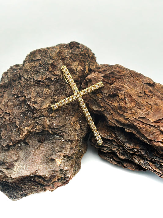 DIJE CRUZ CIRCONES BLANCOS CARGADOR INCORPORADO MEDIANA