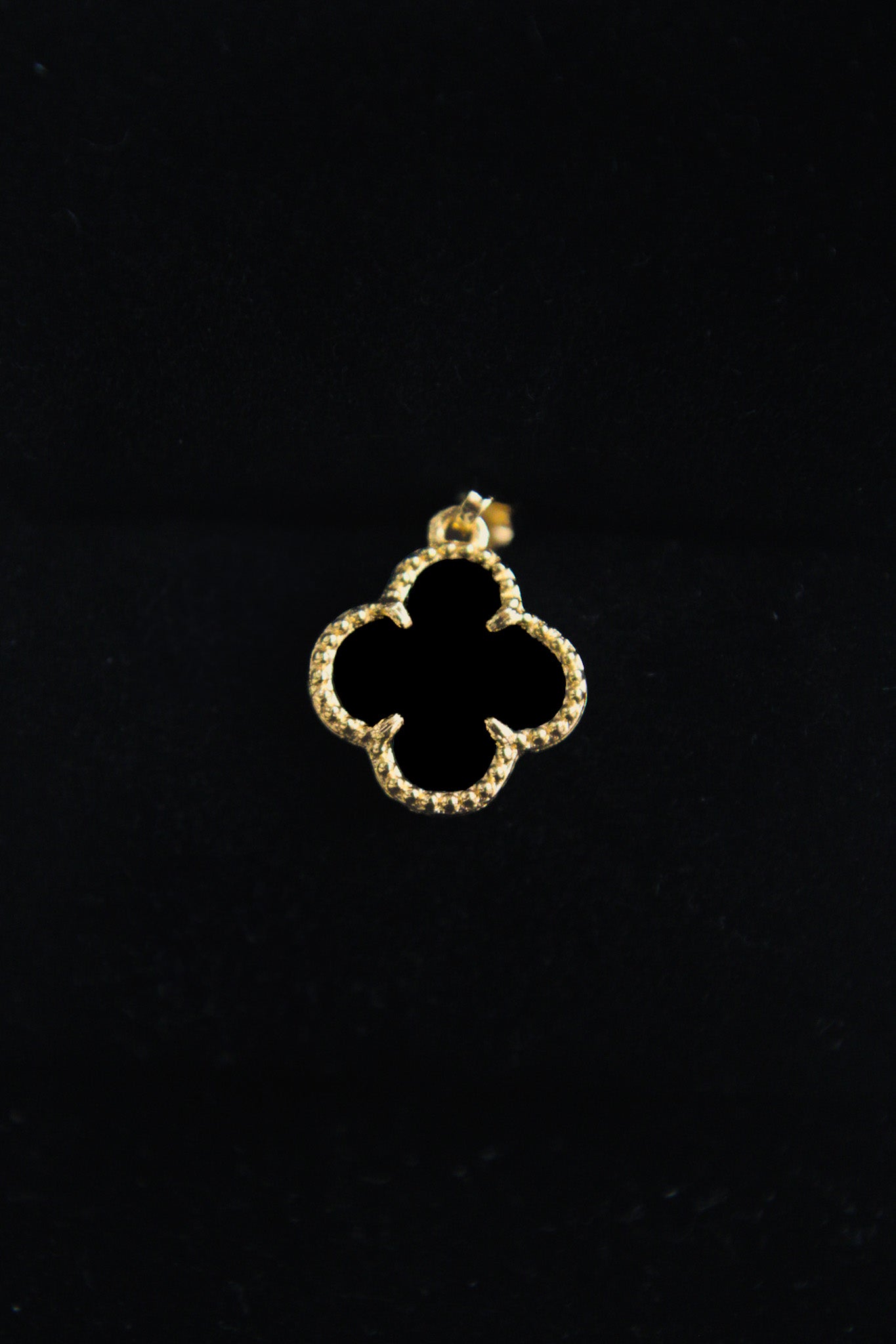 DIJE VAN CLEEF PEQUEÑO BLANCO, NEGRO Y ROJO