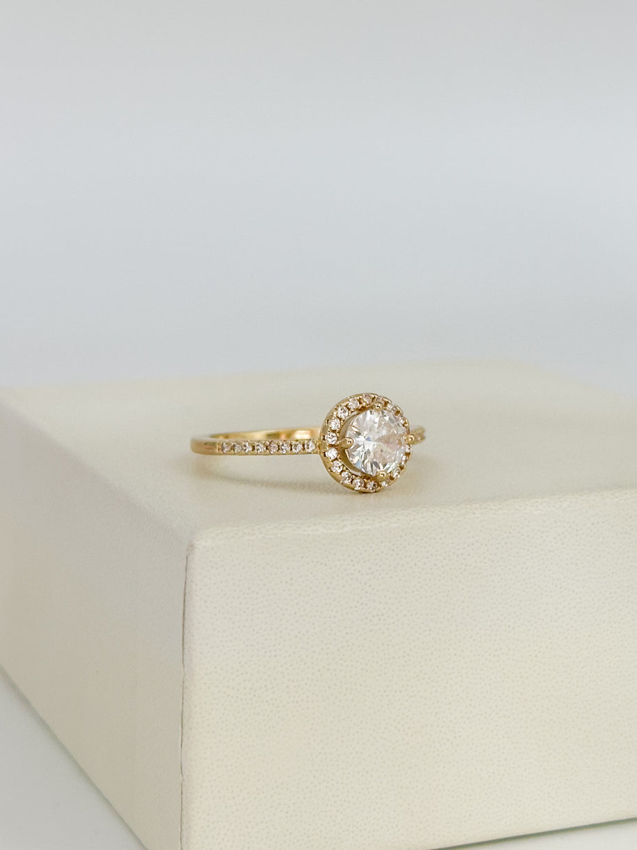 ANILLO COMPROMISO PIEDRA CENTRO CON CIRCONES BLANCOS