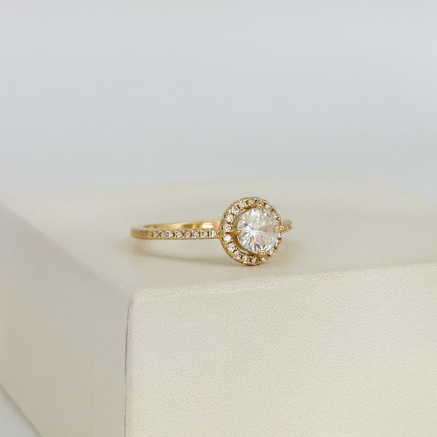 ANILLO COMPROMISO PIEDRA CENTRO CON CIRCONES BLANCOS