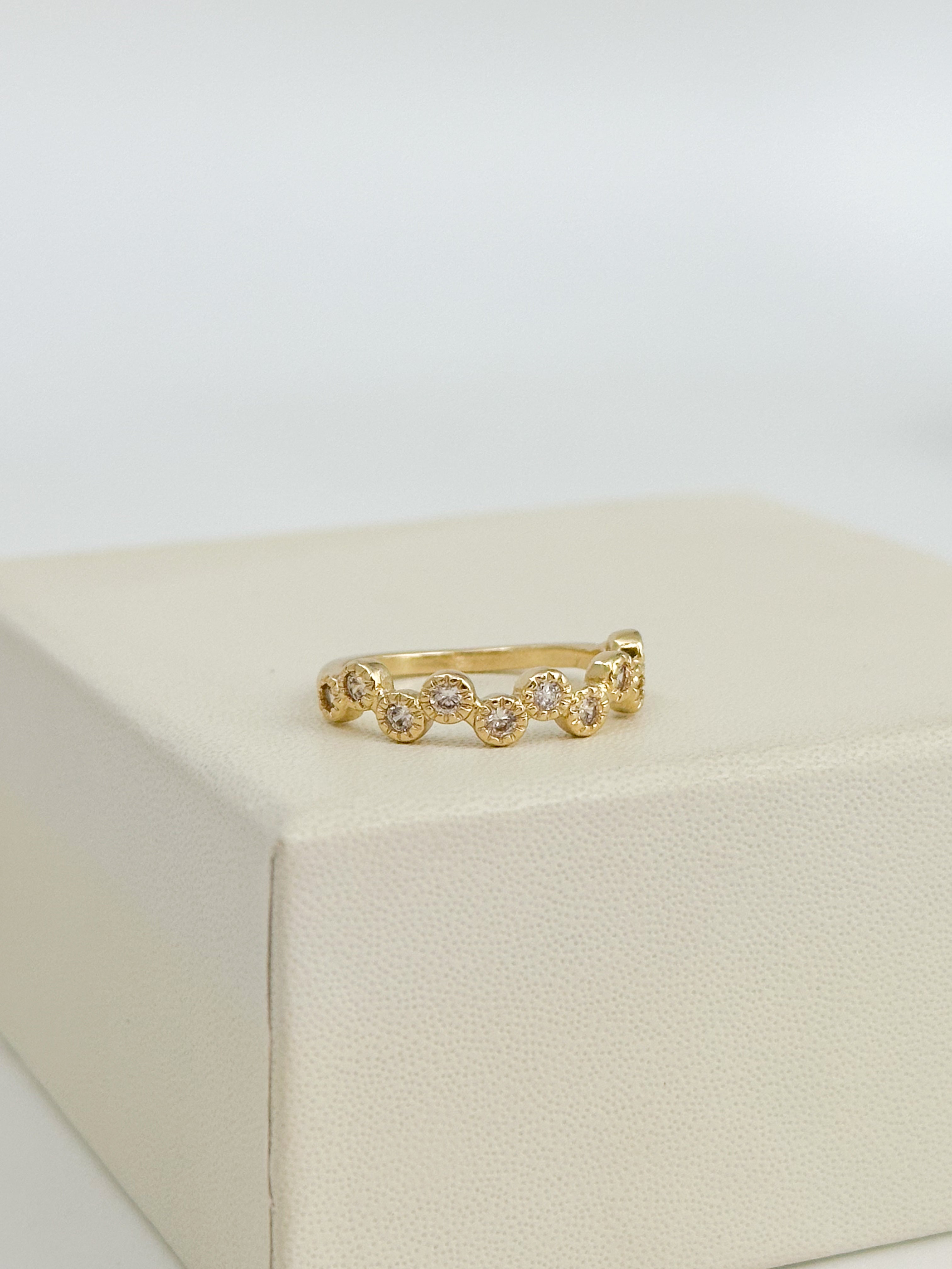 ANILLO ENTRELAZADO CON CIRCONES BLANCOS DM