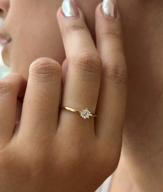 ANILLO TIPO COMPROMISO CIRCONES BLANCOS DM