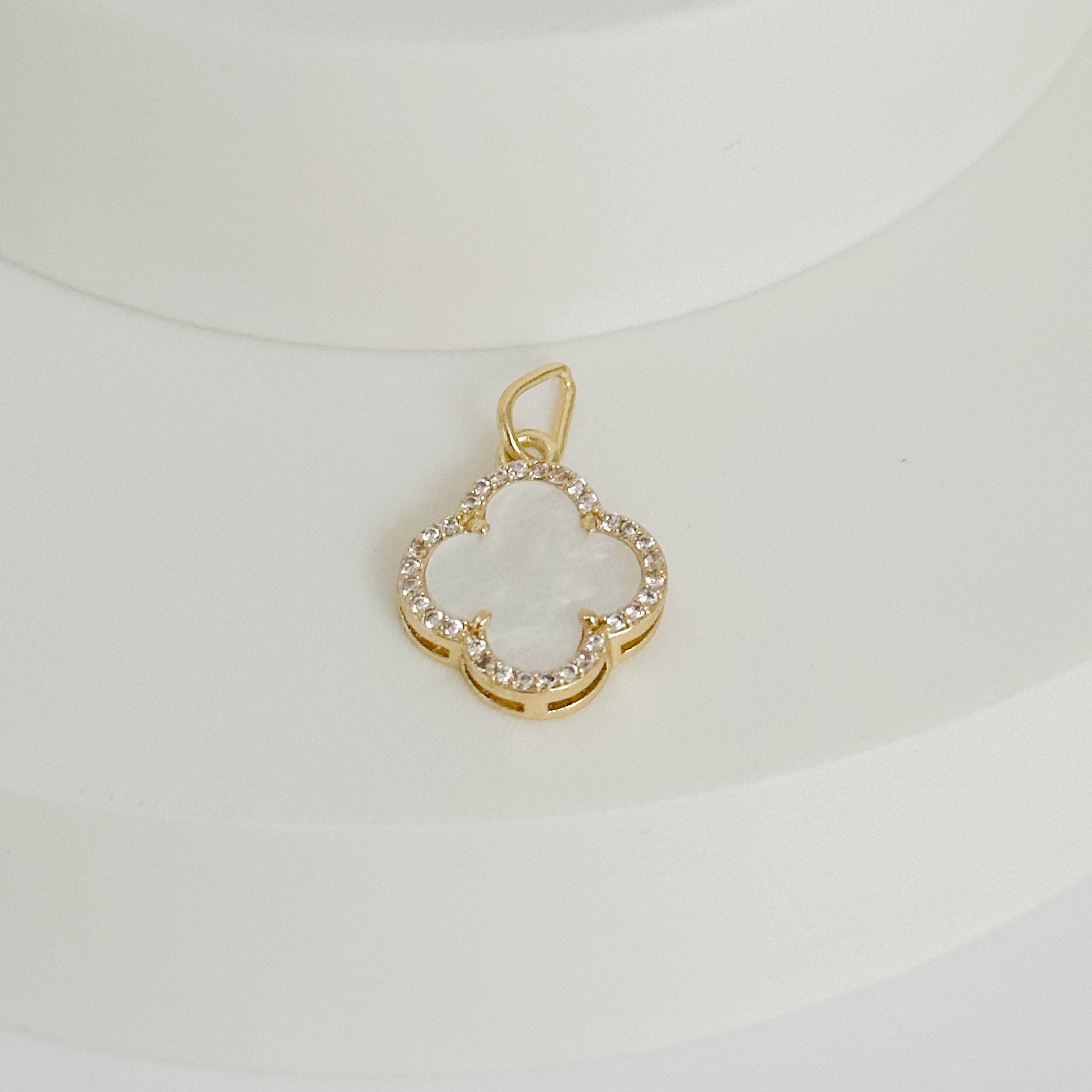 DIJE VAN CLEEF BLANCO GRANDE, BORDE CIRCON BLANCO DM