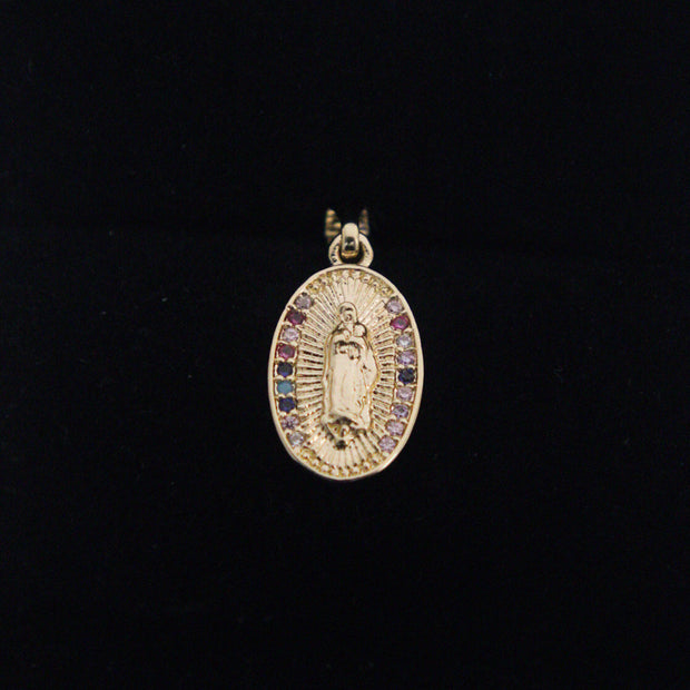 DIJE VIRGEN GUDALUPE MEDLLA OVALO CIROCNES COLORES RELIEVE