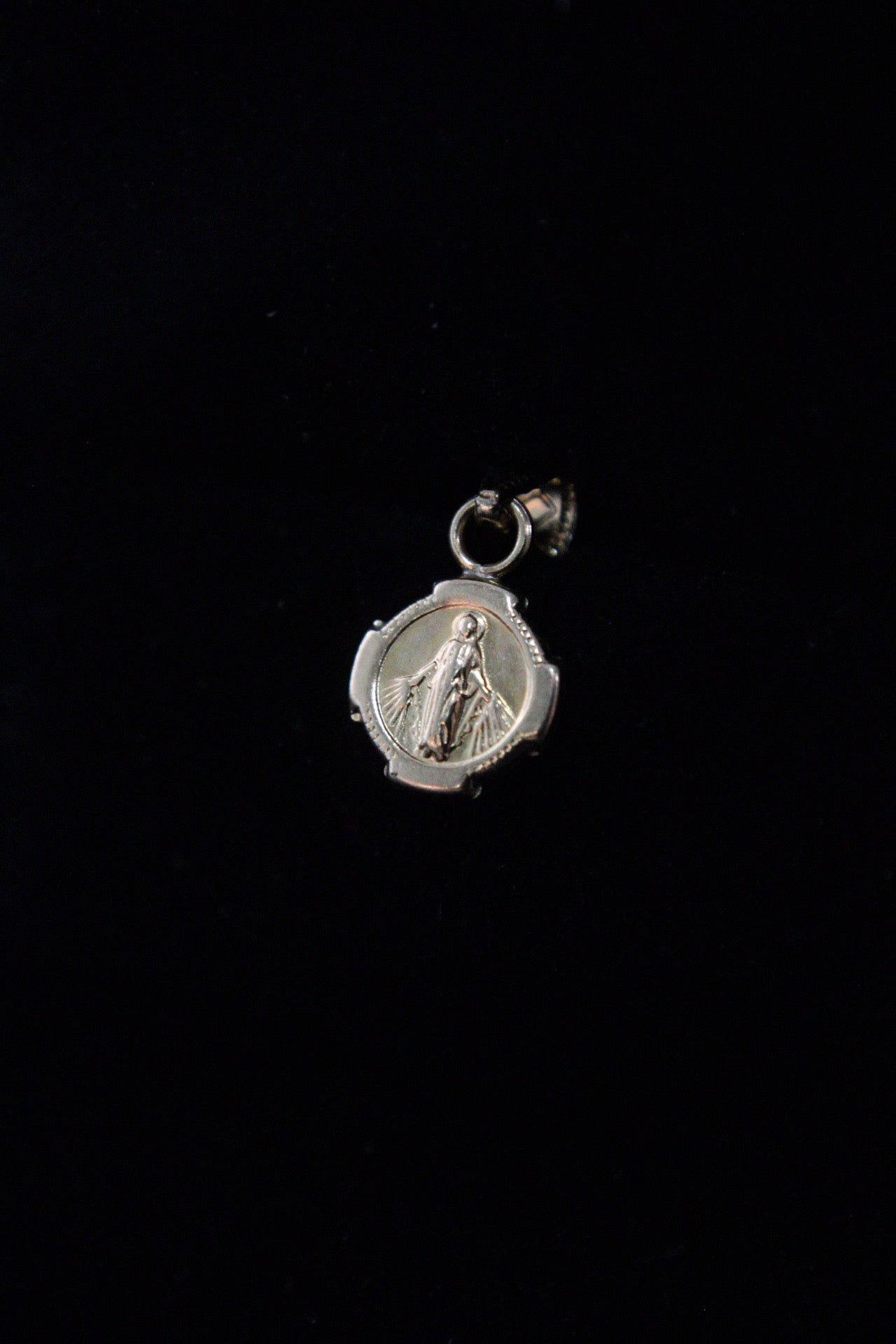 DIJE MEDALLA VIRGEN MILAGROSA PEQUEÑO BORDE RECTO 0,55GR