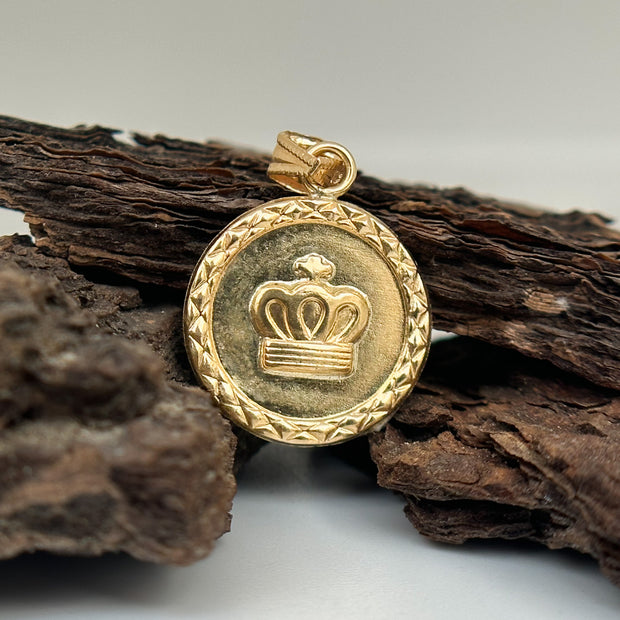 DIJE MEDALLA CORONA REINA BORDE DIAMANTADO MEDIANA 0,85GR