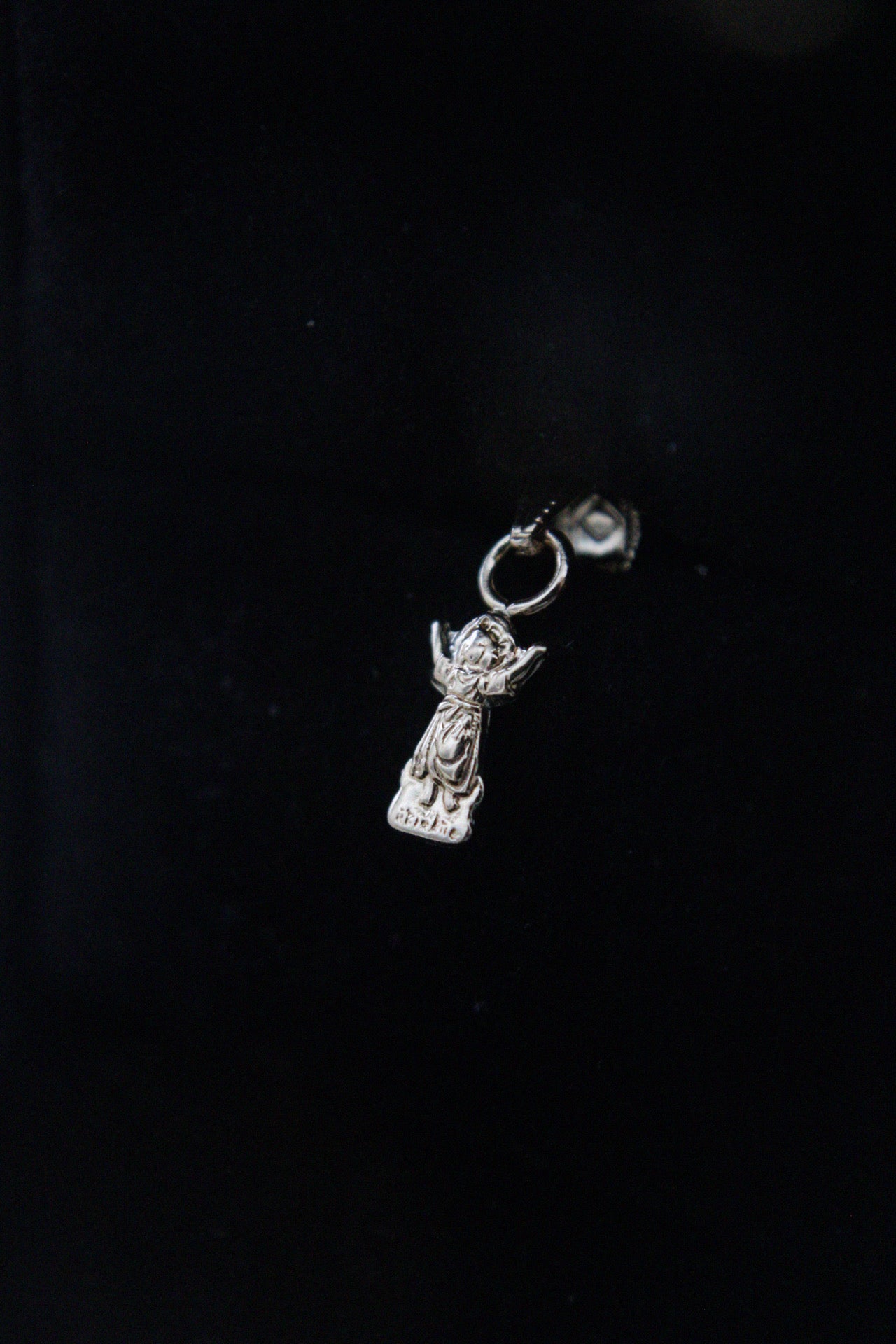 DIJE MINI DIVINO NIÑO SILUETA 0,25GR