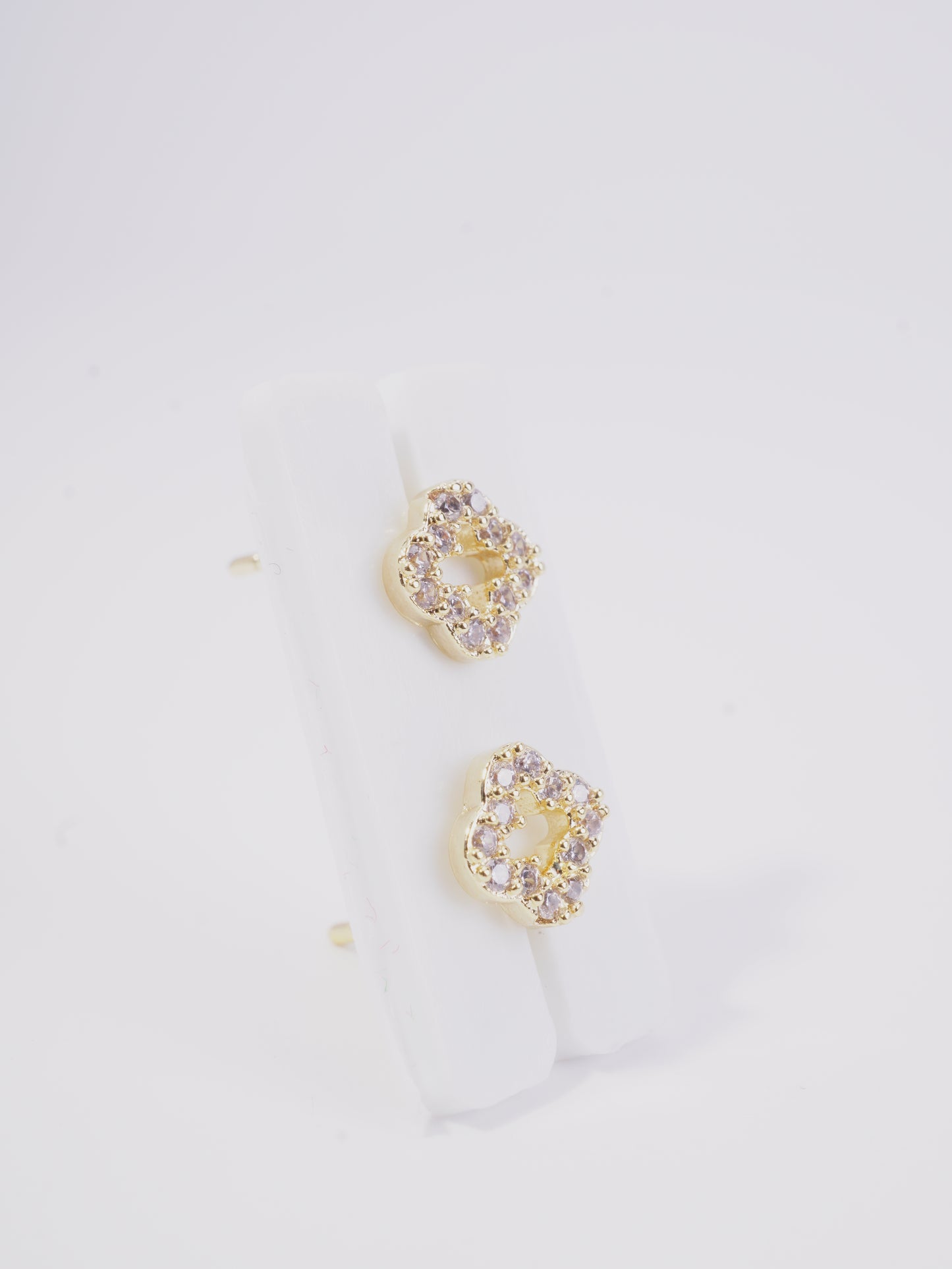 TOPO TREBOL SILUETA CON CIRCON BLANCO