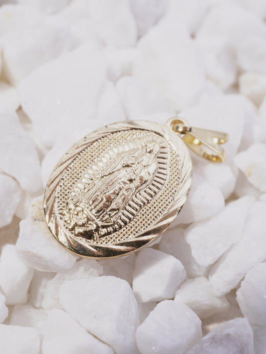 DIJE OVALADO BORDE DIAMANTADO VIRGEN GUADALUPE