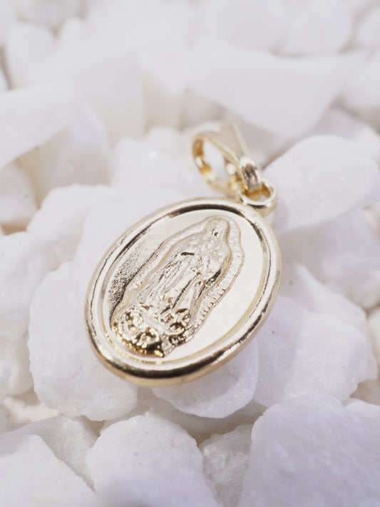 DIJE OVALADO BORDE LISO VIRGEN GUADALUPE