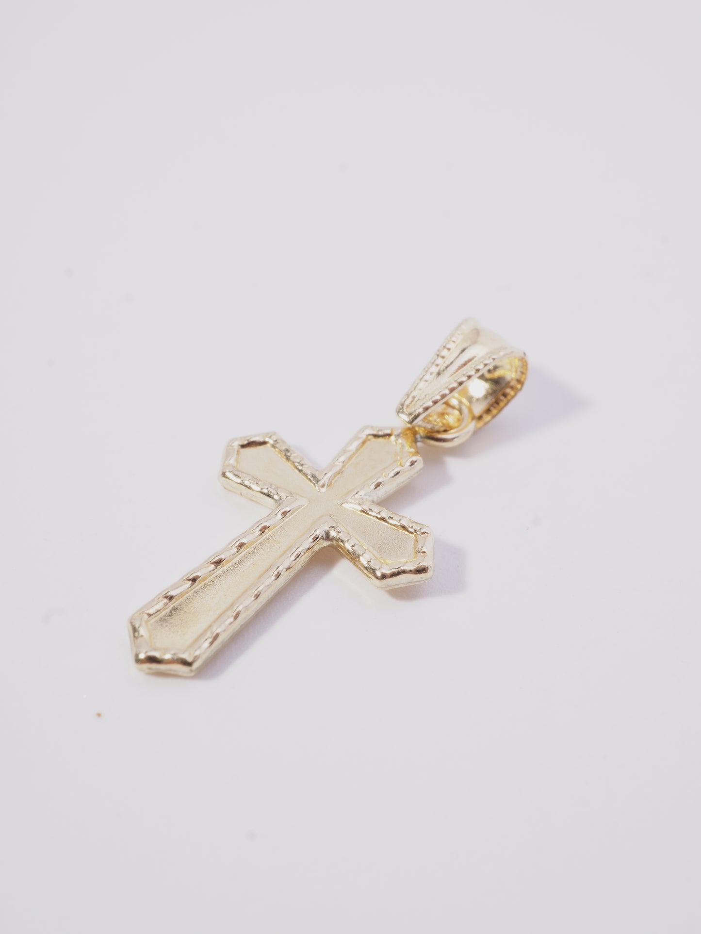 DIJE CRUZ  LISA MEDIANA PUNTA ESPADA BORDE PUNTEADO