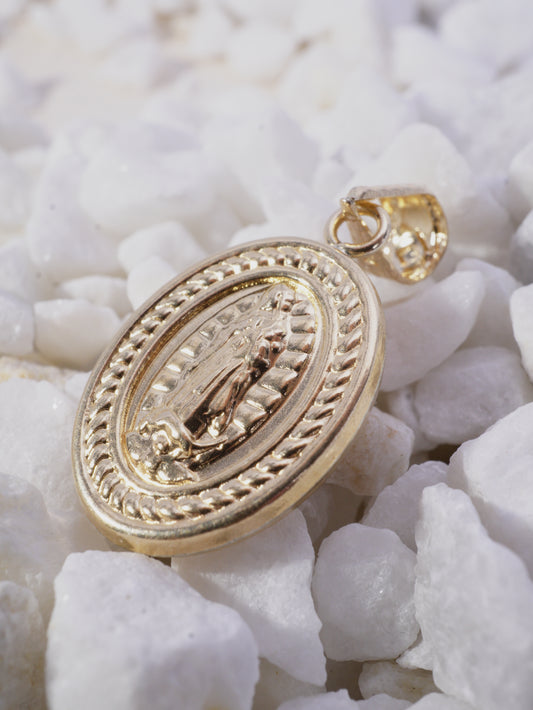 DIJE VIRGEN GUADALUPE OVALADO BORDE LAZO