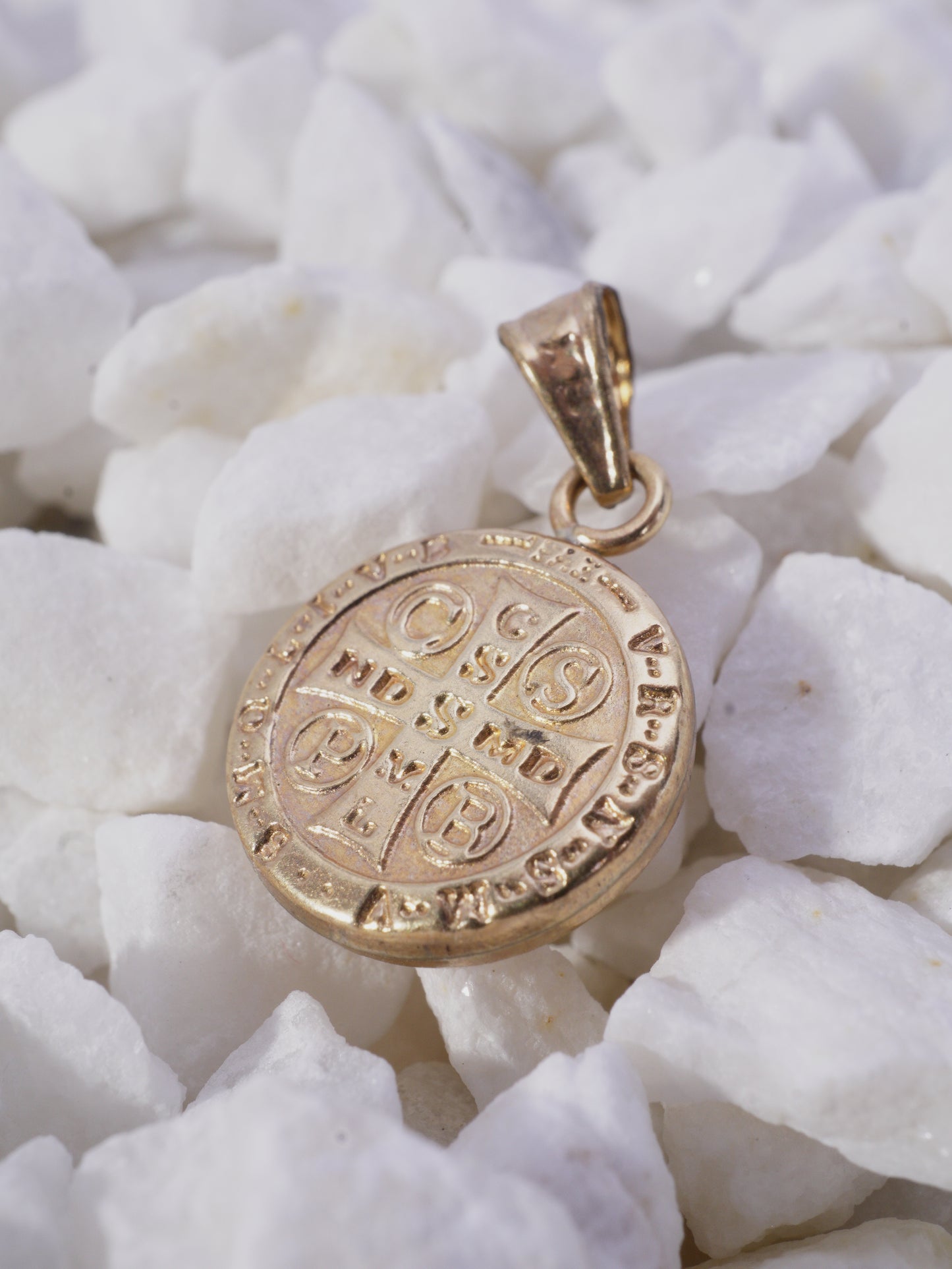 DIJE MEDALLA SAN BENITO MEDIANA