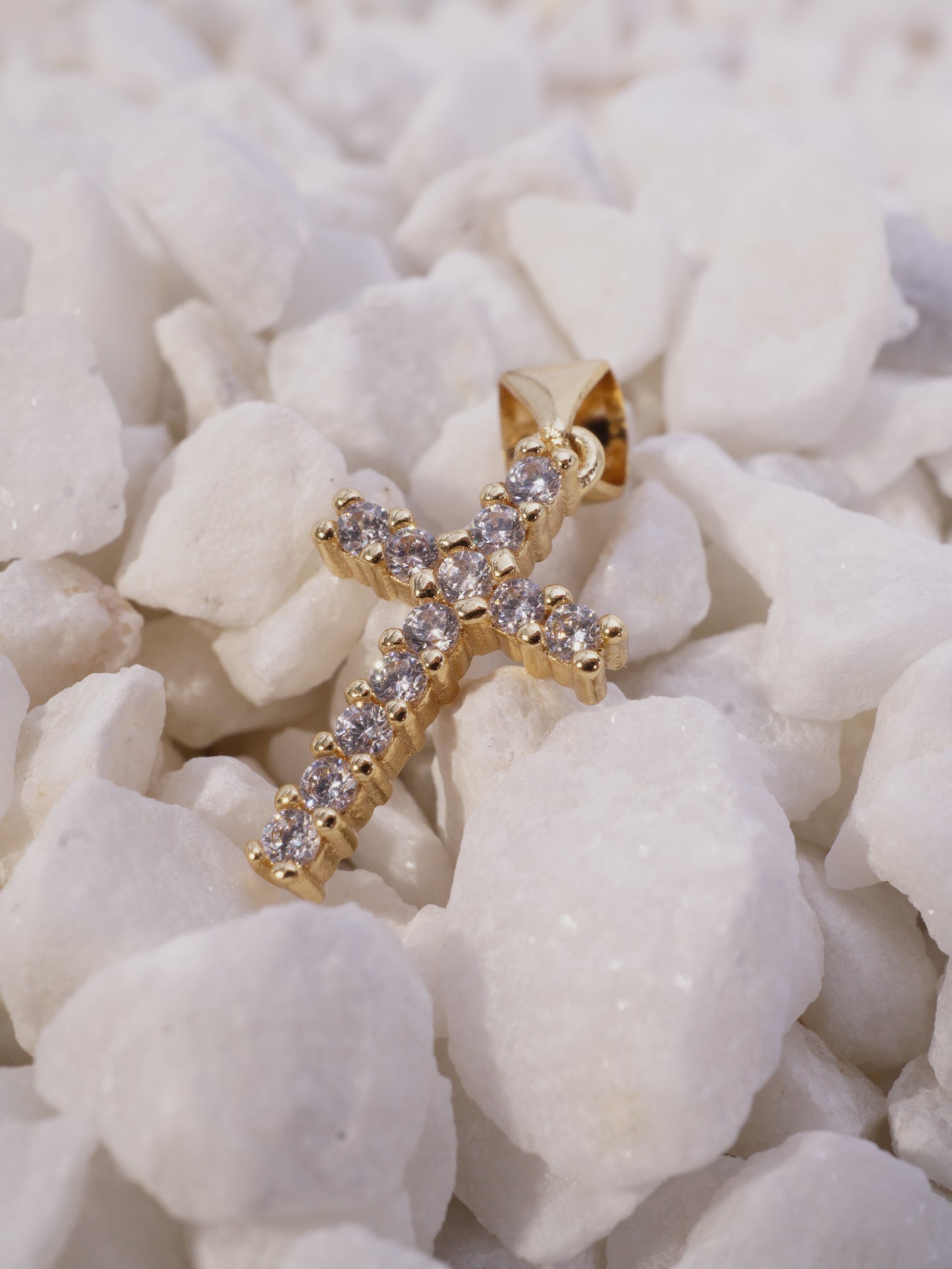 DIJE CRUZ CIRCONES BLANCOS REDONDOS