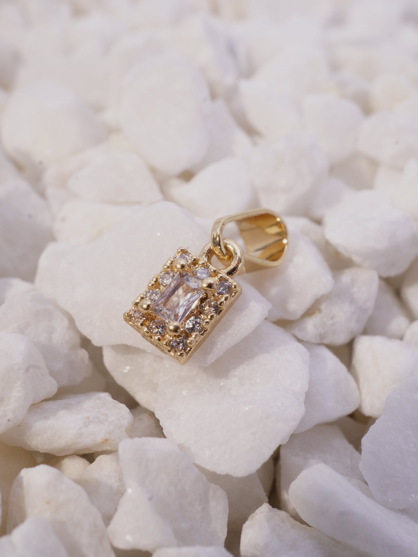 DIJE MINI CUADRADO CIRCONES BLANCOS