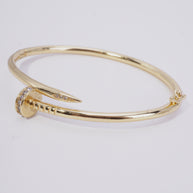 BRAZALETE CLAVO CON CIRCONES BLANCOS