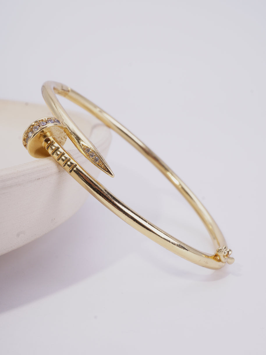 BRAZALETE CLAVO CON CIRCONES BLANCOS