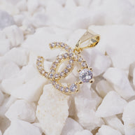 DIJE CHANEL CON CIRCONES BLANCOS