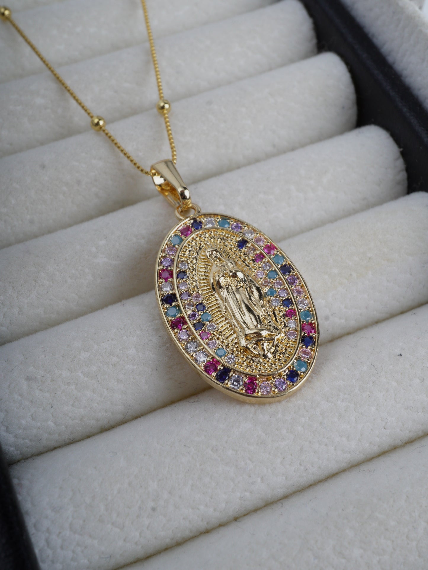 DIJE VIRGEN GUADALUPE GRANDE DOBLE BORDE CIRCONES