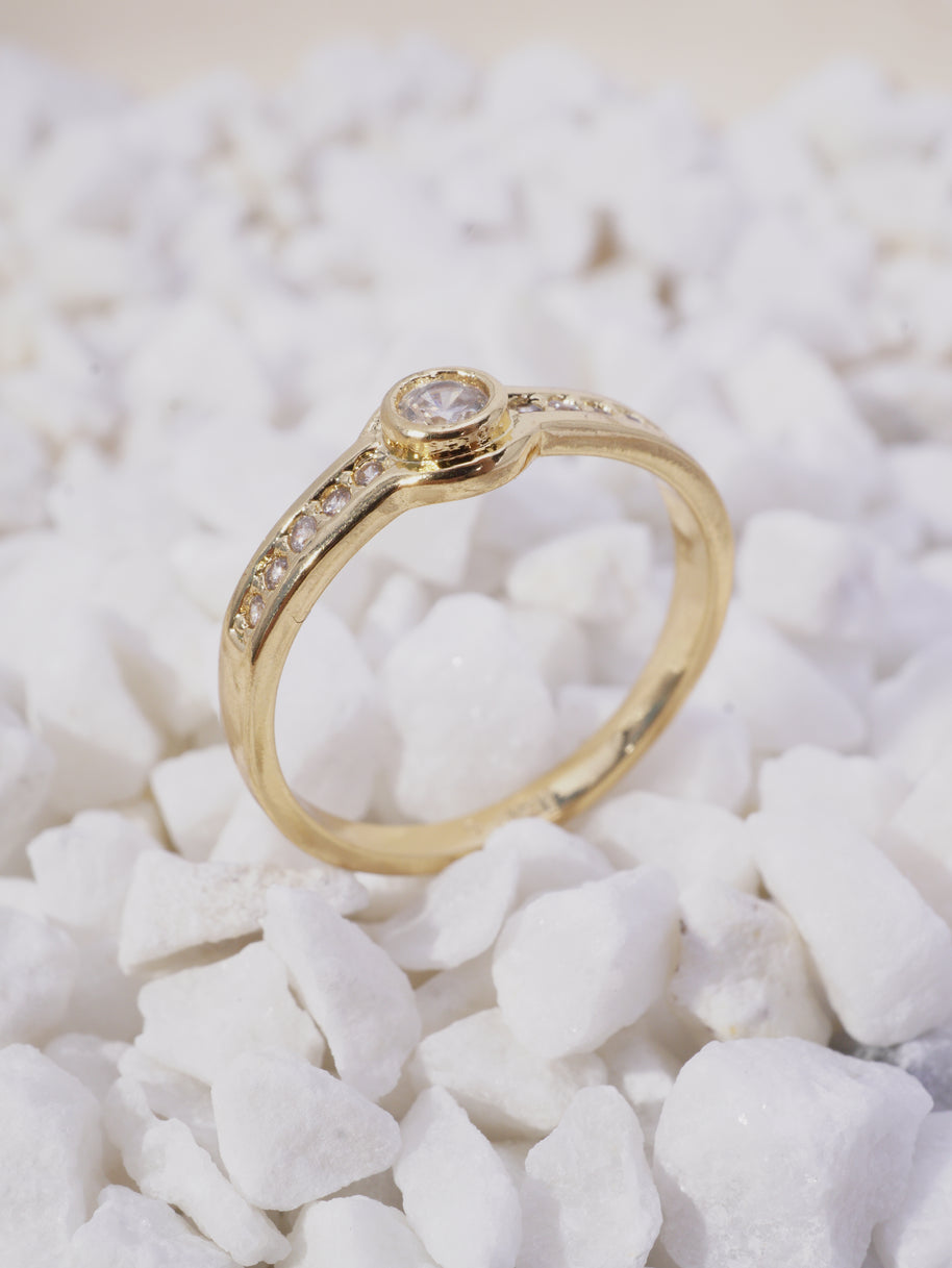 ANILLO COMPROMISO CIRCON REDONDO LADO Y LADO MINI CIRCONES BLANCOS