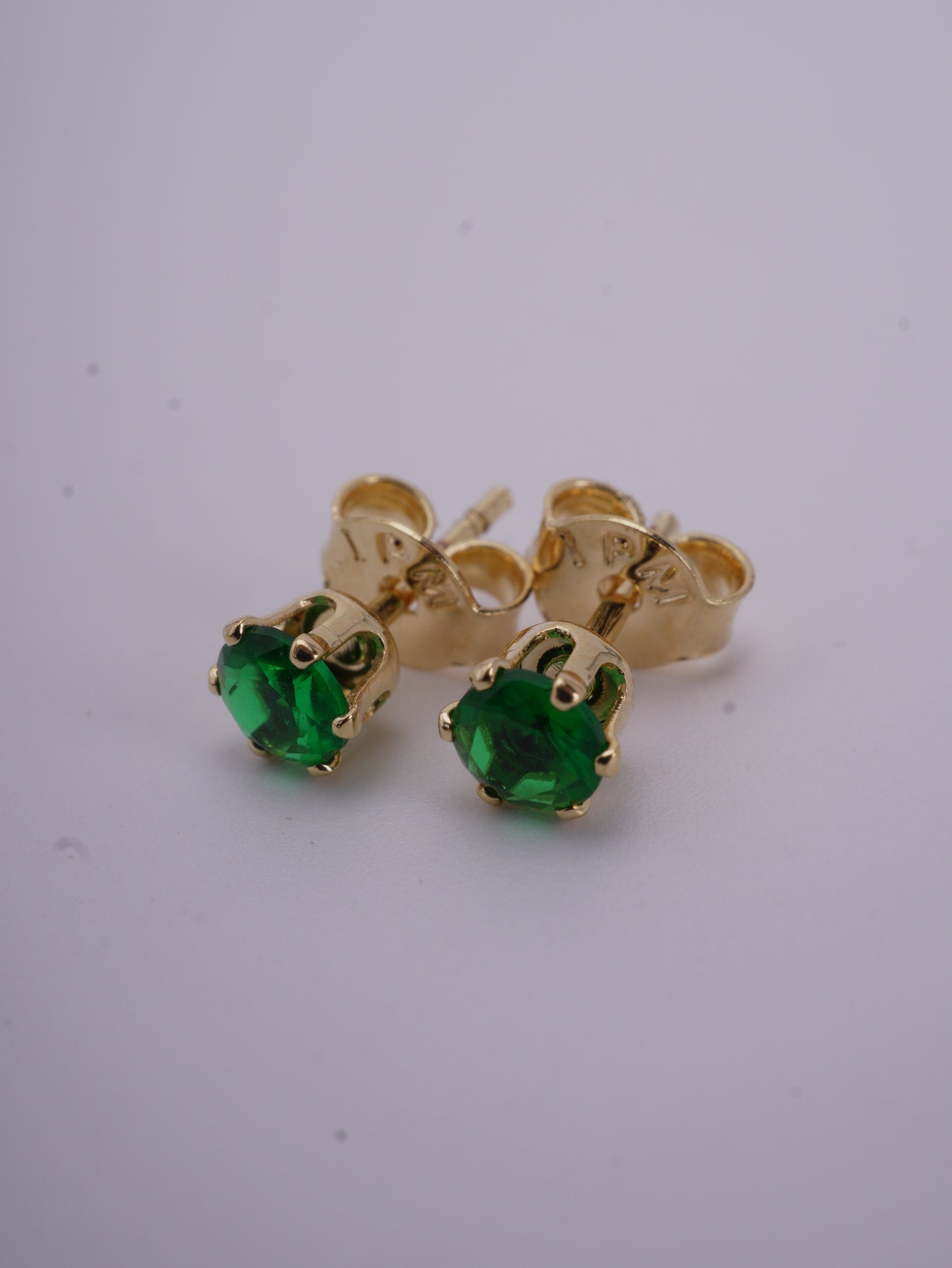 TOPO CIRCON VERDE Y BLANCO 6 UÑAS