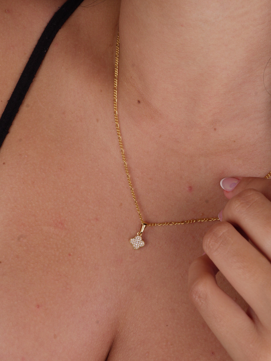 DIJE VAN CLEEF PEQUEÑO RELLENO CIRCONES BLANCOS