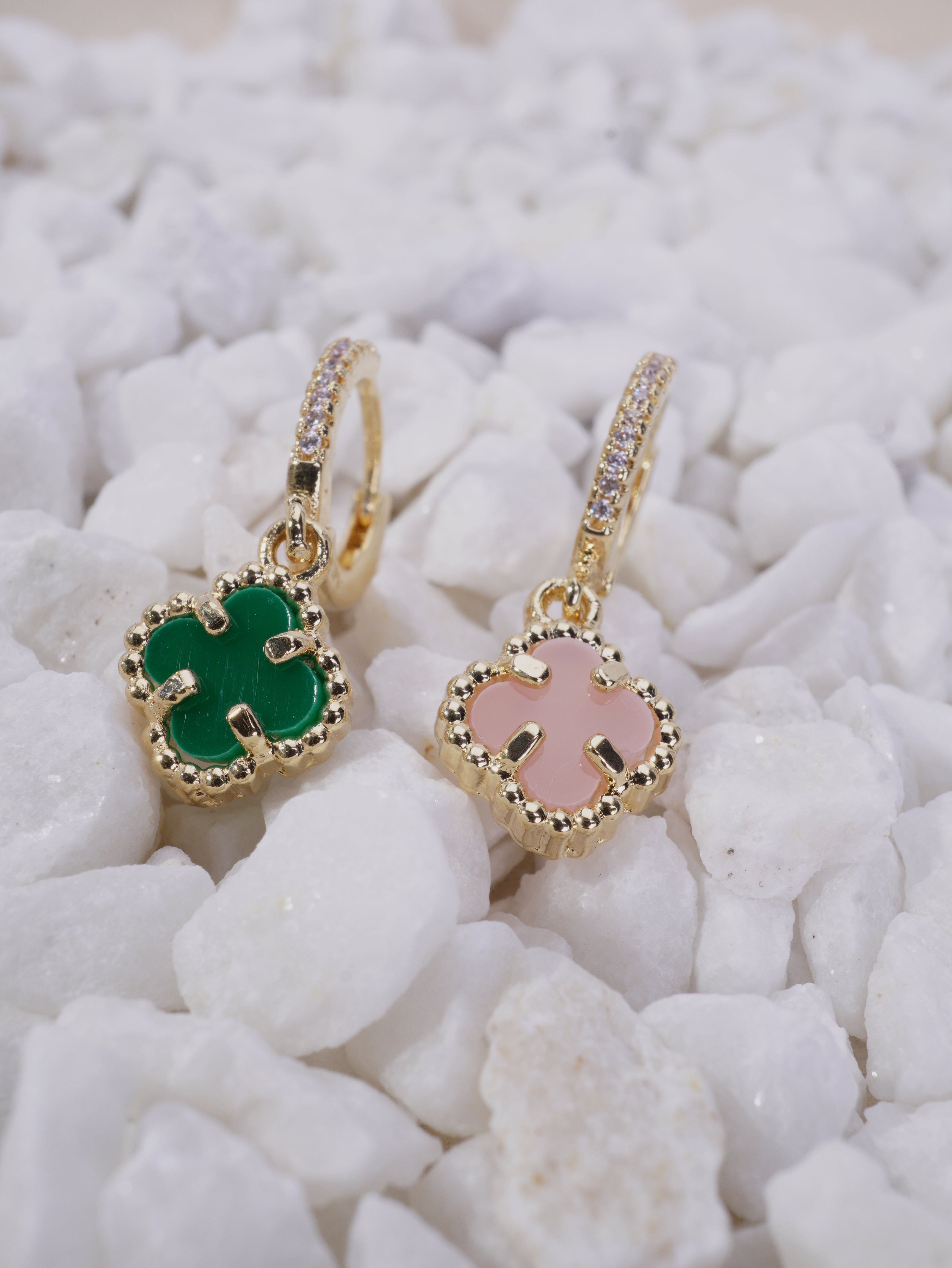 CANDONGAS VAN CLEEF BLANCO, NEGRO, VERDE Y ROSA