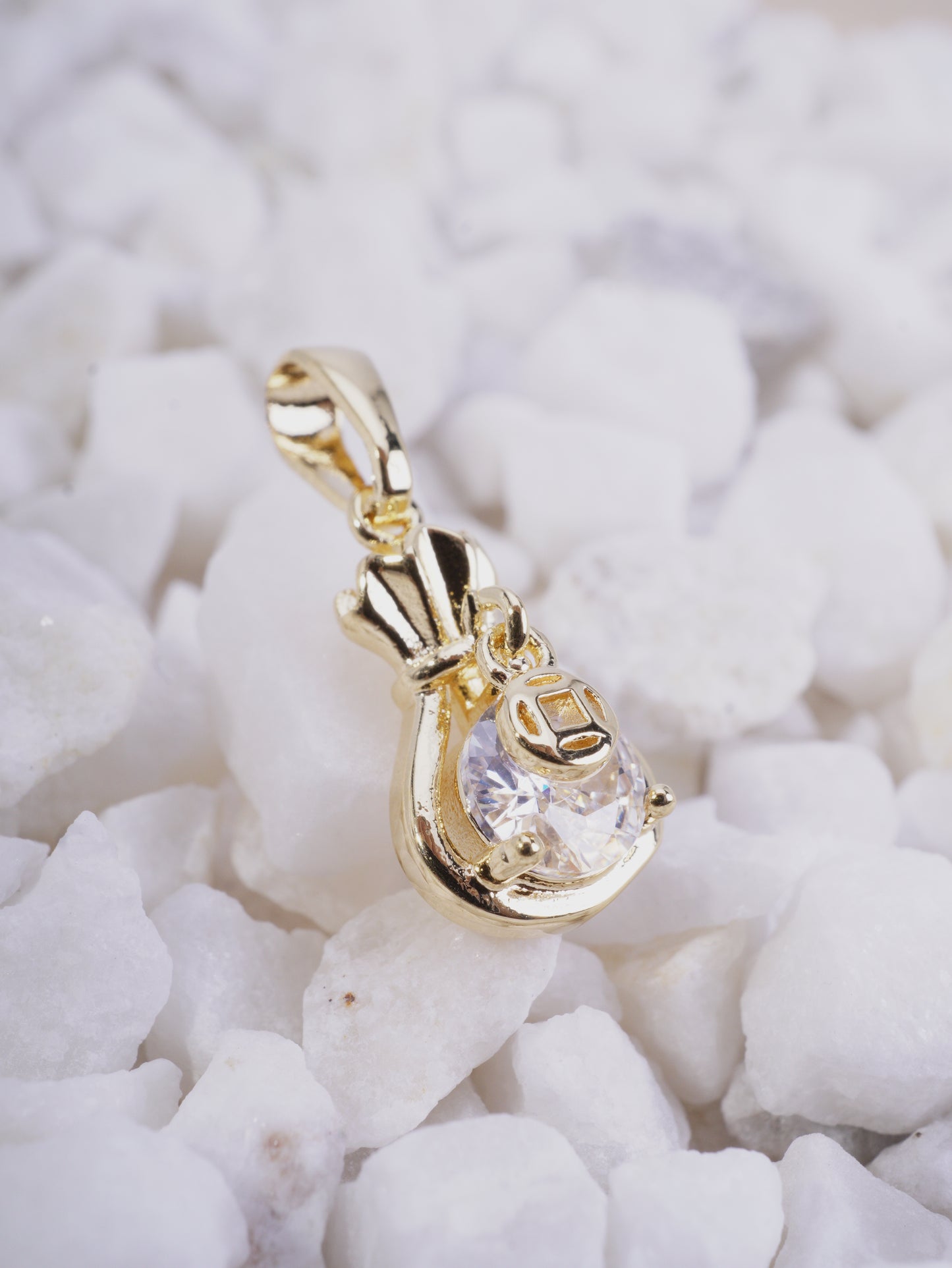 DIJE BOLSA DE DINERO CON CIRCON BLANCO EN MEDIO