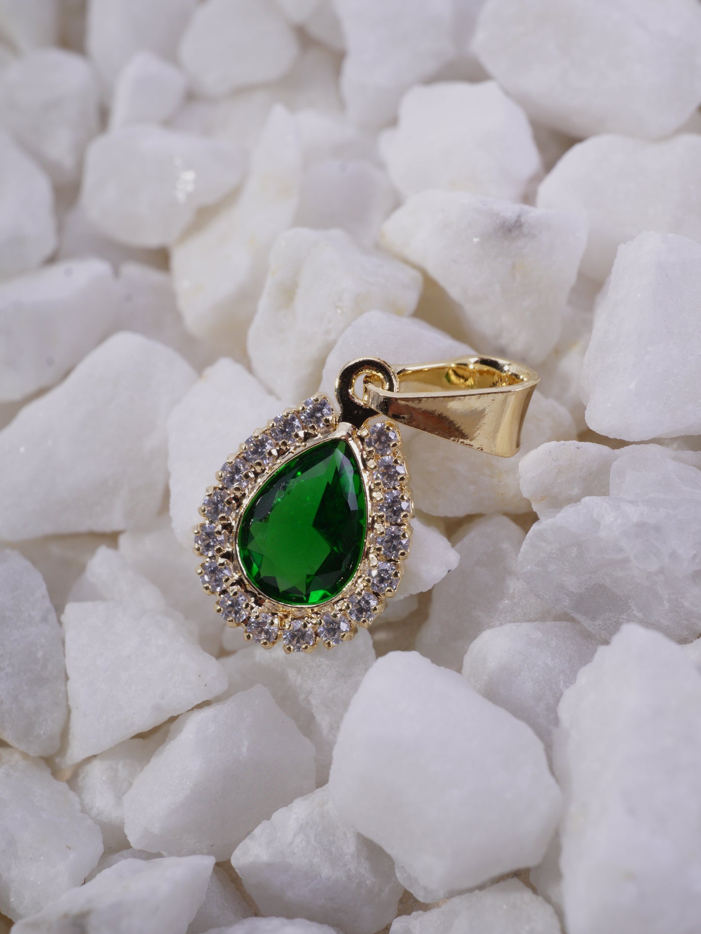 DIJE GOTA PIEDRA VERDE BORDE CIRCONES BLANCOS