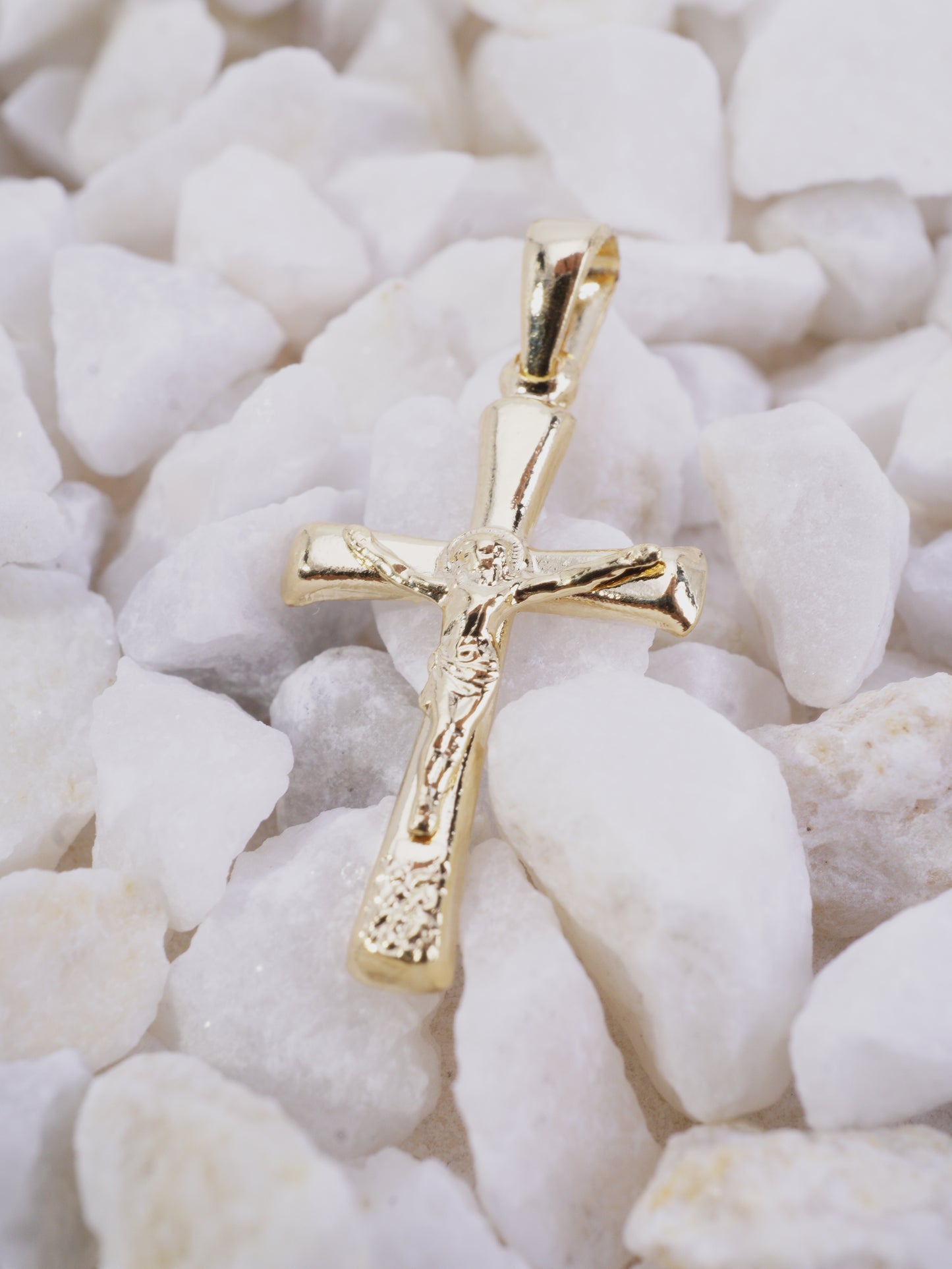 DIJE CRUZ PUNTA ABAJO TALLADA