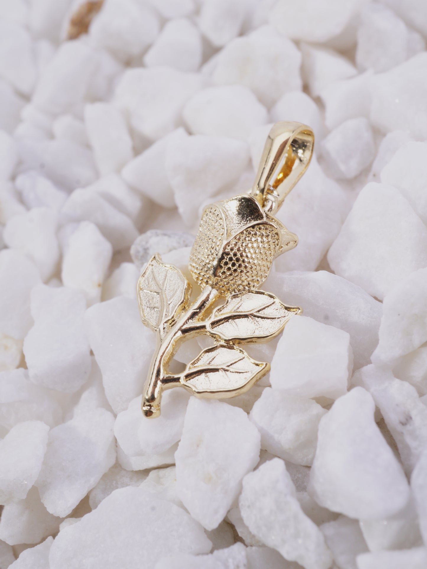 DIJE FLOR DIAMANTADA CON 3 PETALOS