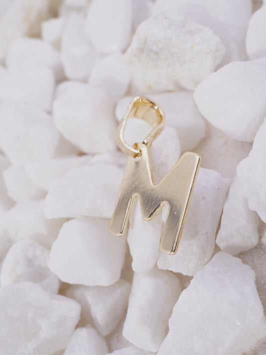 DIJE LETRA SILUETA LISA PEQUEÑA