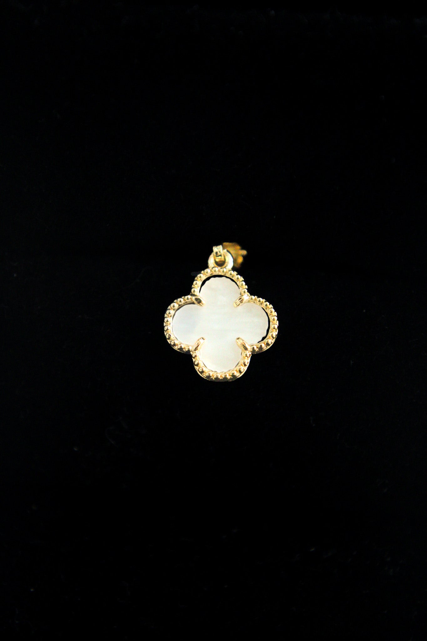 DIJE VAN CLEEF PEQUEÑO BLANCO, NEGRO Y ROJO