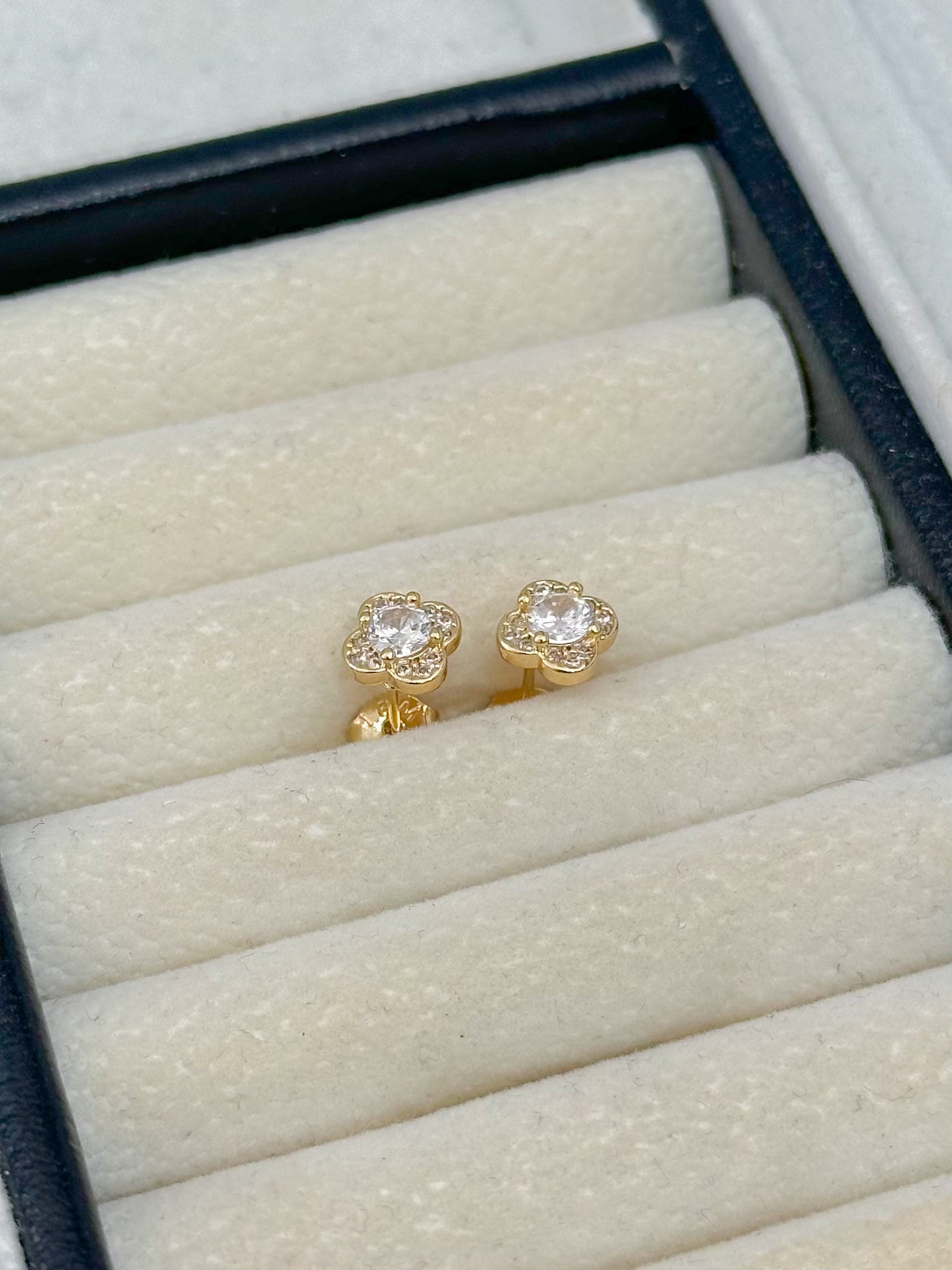 TOPO VAN CLEEF DIAMANTE CON CIRCONES BLANCOS DM
