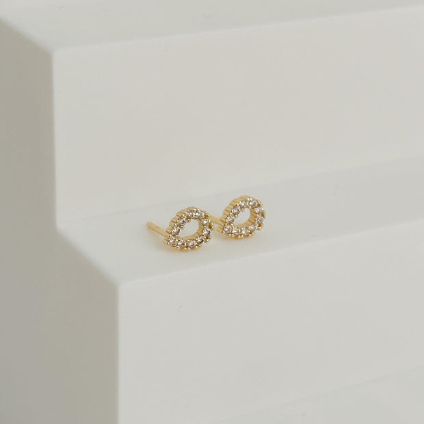 TOPO GOTA PEQUEÑA SILUETA CON CIRCON BLANCO DM