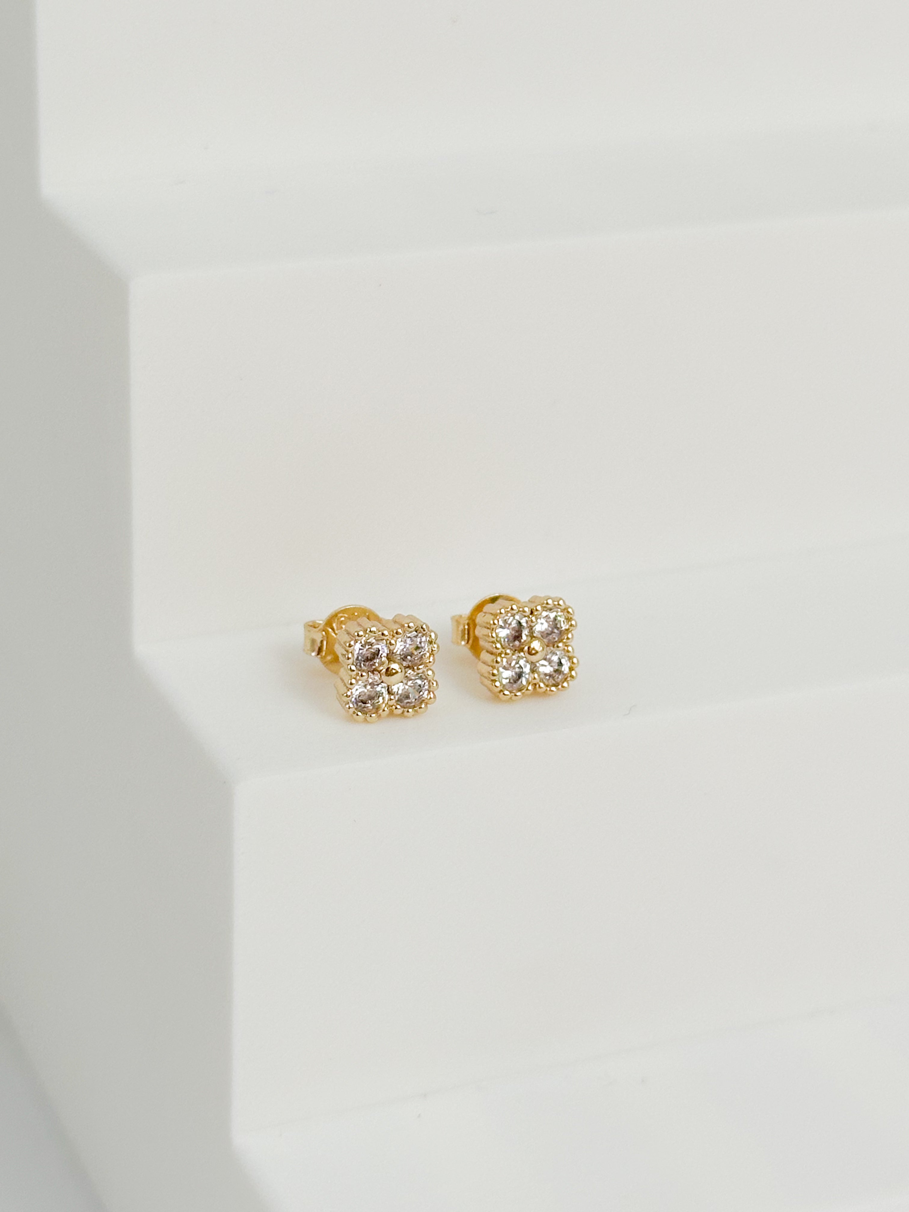 TOPO MEDIANO VAN CLEEF BORDE DIAMANTADO RELLENO CIRCN BLANCO DM