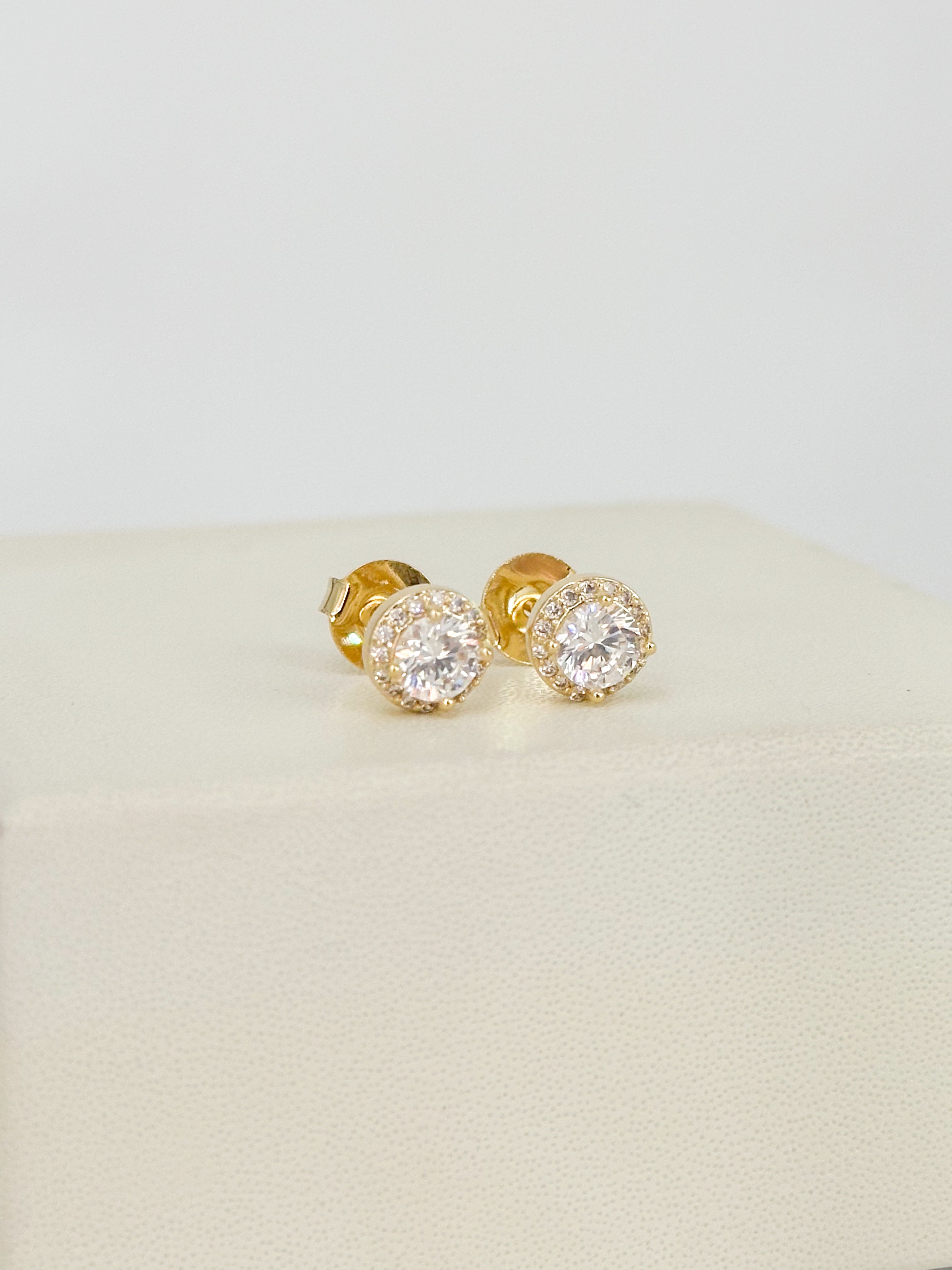 TOPO DIAMANTE REDONDO CIRCONES BLANCOS DM